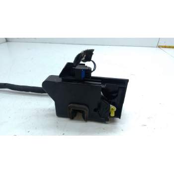 Recambio de cerradura puerta trasera izquierda para dacia bisgster referencia OEM IAM 825031922R  