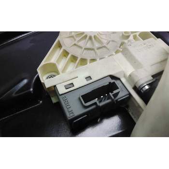 Recambio de elevalunas delantero derecho para land rover discovery v6 td se referencia OEM IAM 964199  