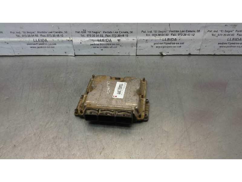 Recambio de centralita motor uce para renault laguna ii (bg0) expression referencia OEM IAM 0281010556 8200153946 8200095416