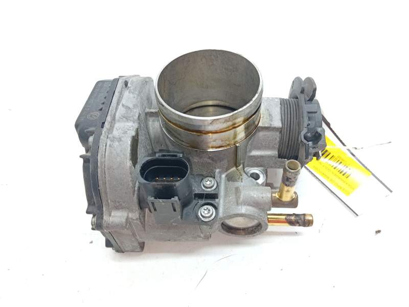Recambio de cuerpo de mariposa para volkswagen golf iv (1j1) 2.0 referencia OEM IAM 06A133064H  