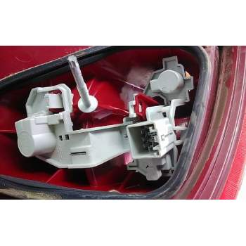 Recambio de piloto trasero derecho para ford fiesta (cb1) trend referencia OEM IAM 8A6113404A 0374D 