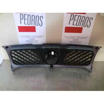 Recambio de rejilla delantera para nissan terrano/terrano.ii (r20) 2.7 turbodiesel referencia OEM IAM 1966I01 GRIS 