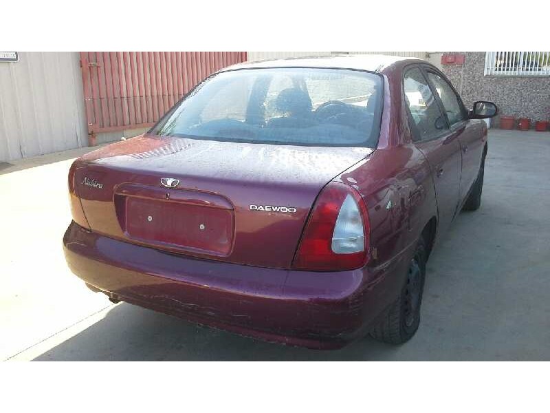 daewoo nubira berlina del año 1998