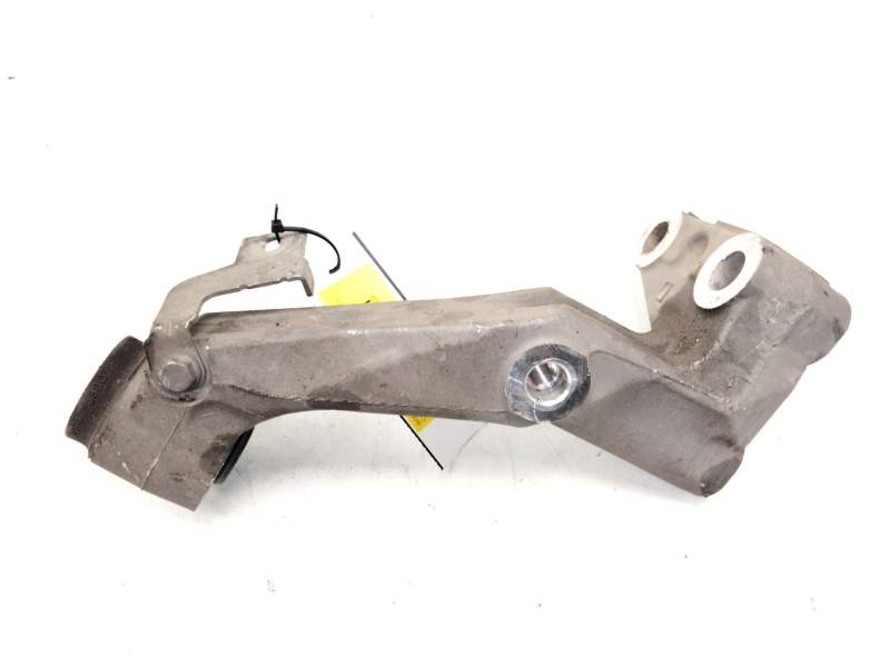 Recambio de soporte subchasis derecho para citroën c4 picasso ii 2.0 bluehdi 150 referencia OEM IAM   