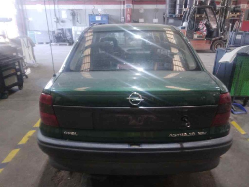 opel astra f berlina del año 1996