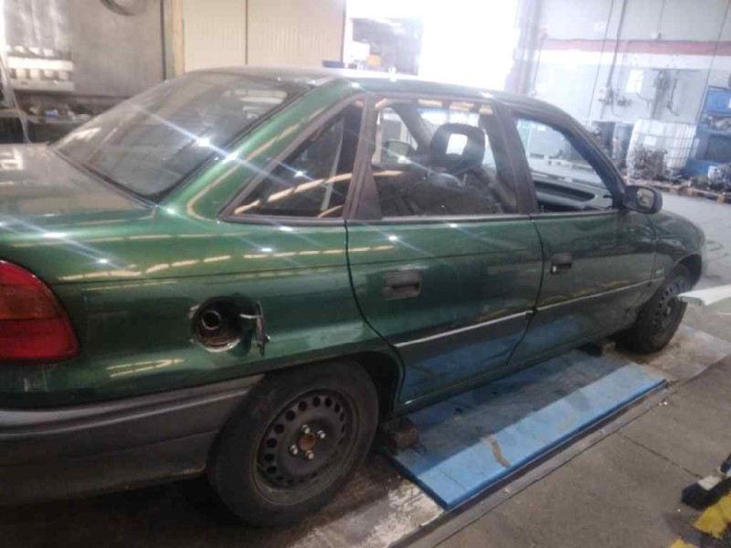 opel astra f berlina del año 1996