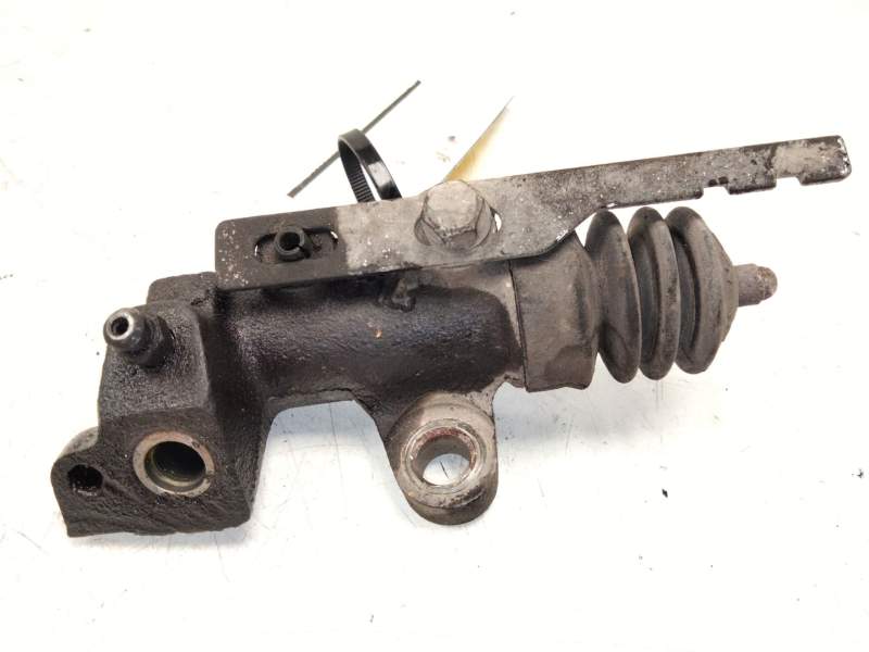 Recambio de bomba embrague para renault maxity 2.5 diesel referencia OEM IAM 2712087  