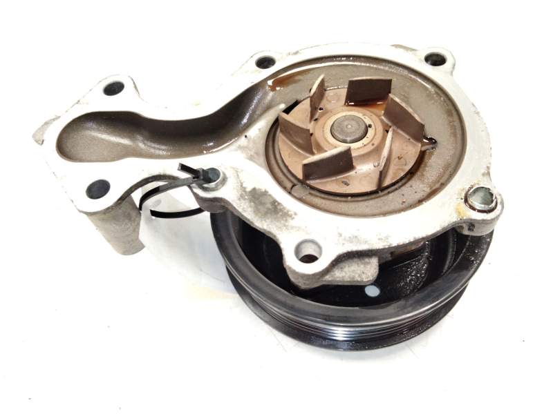 Recambio de bomba agua para ford focus iii 1.0 ecoboost referencia OEM IAM CM5G8501  