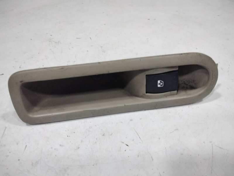 Recambio de mando elevalunas trasero izquierdo para renault scenic ii emotion referencia OEM IAM   