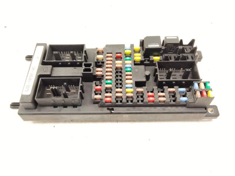Recambio de caja reles para land rover range rover evoque (l538) 2.0 d referencia OEM IAM GJ3214F041  