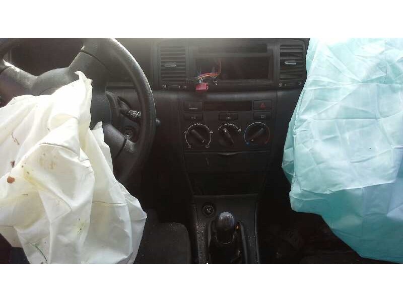 toyota corolla (e12) del año 2004