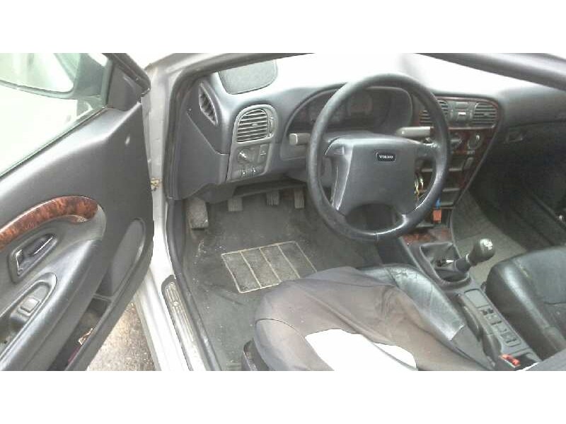 volvo s40 berlina del año 1997