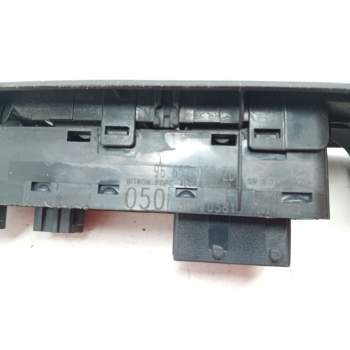 Recambio de mando elevalunas delantero izquierdo para citroën c4 aircross 1.6 hdi 115 referencia OEM IAM 96657050  
