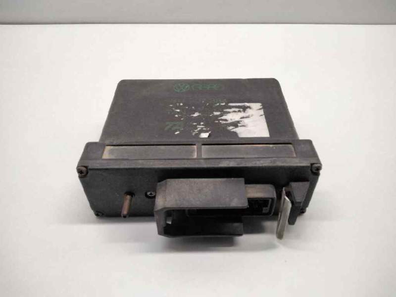 Recambio de centralita motor uce para volkswagen golf iii berlina (1h1) 2.0 referencia OEM IAM 811907384  35600