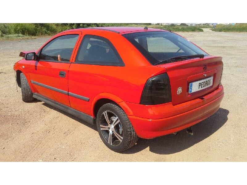 opel astra g berlina del año 2000