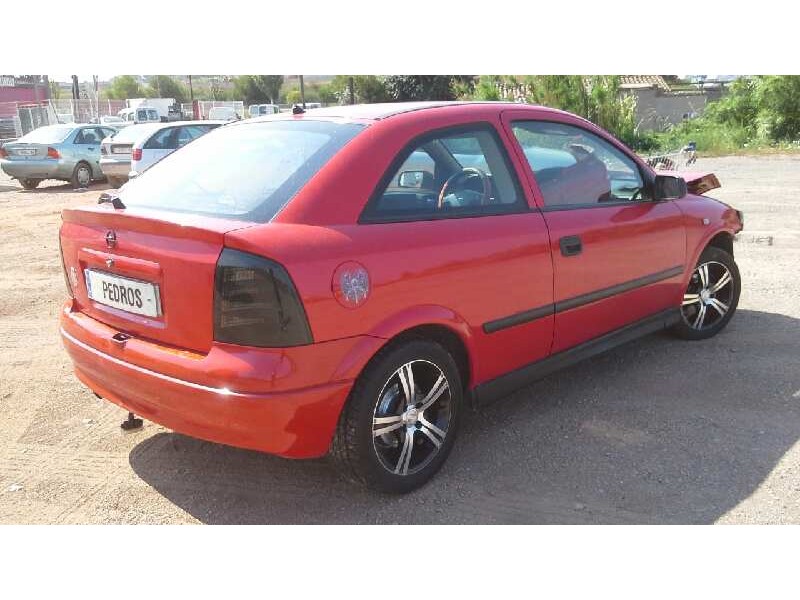opel astra g berlina del año 2000