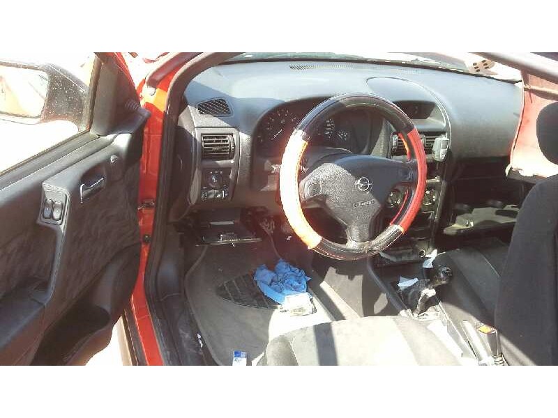 opel astra g berlina del año 2000
