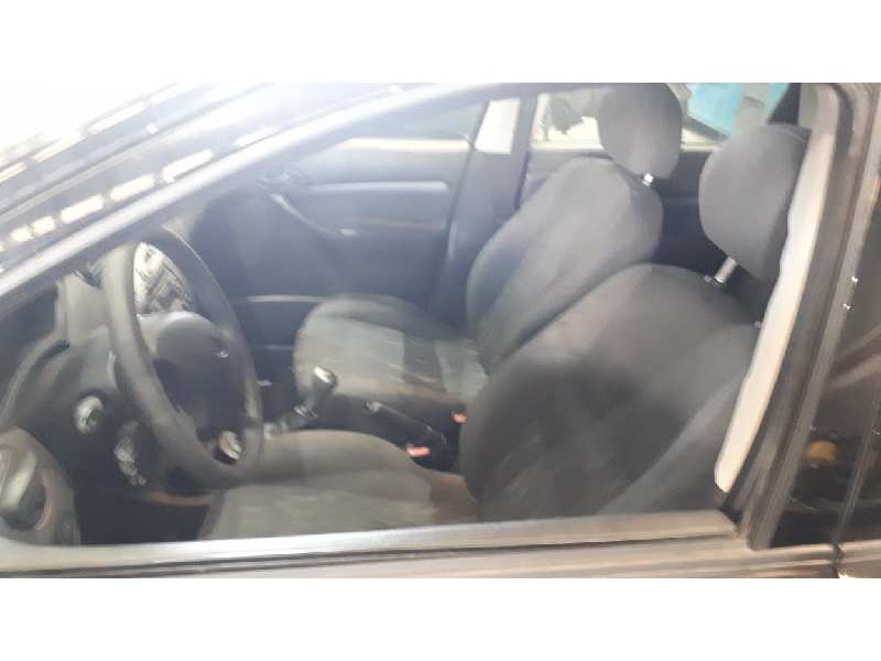 ford focus berlina (cak) del año 2004