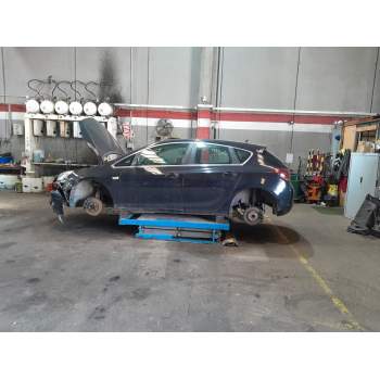OPEL ASTRA J (P10) de desguace