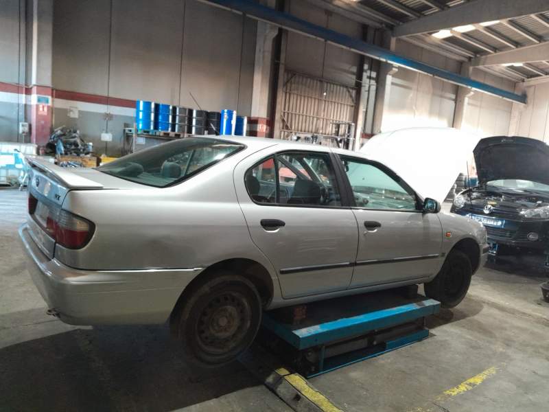 nissan primera hatchback (p11) del año 1997
