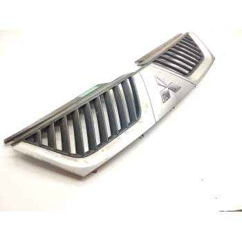 REJILLA DELANTERA 7450A038 