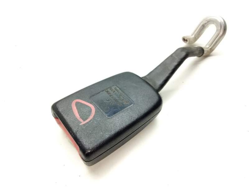 Recambio de enganche cinturon trasero derecho para audi a8 (d2) 3.7 referencia OEM IAM 4D0857740C  