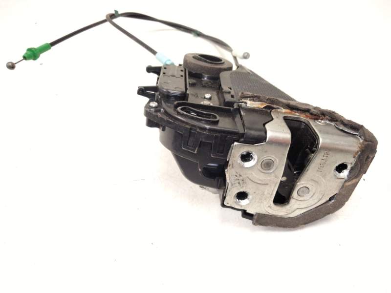 Recambio de cerradura puerta trasera derecha para toyota yaris active referencia OEM IAM 690500D060  