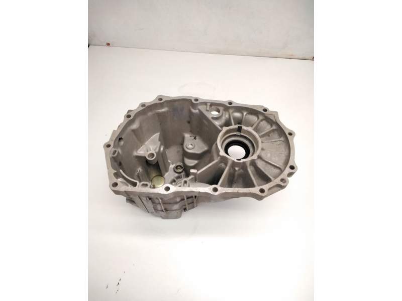Recambio de campana caja cambios para infiniti m30 coupé 3.0 referencia OEM IAM 69827FA663  