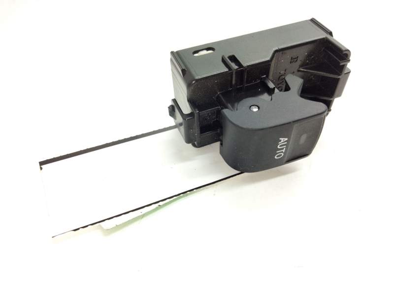 Recambio de mando elevalunas delantero derecho para toyota auris (_e18_) 1.3 (nre180_) referencia OEM IAM 129801  