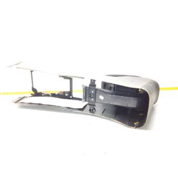 Recambio de consola central para kia proceed combi van (cd) 1.4 t-gdi referencia OEM IAM 84610J7400WK  