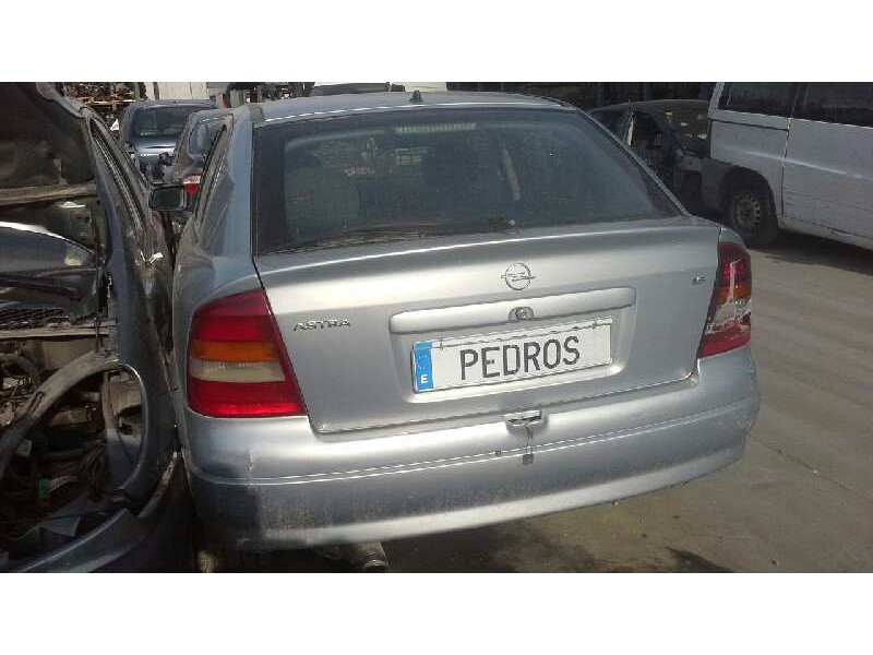 opel astra g berlina del año 2002