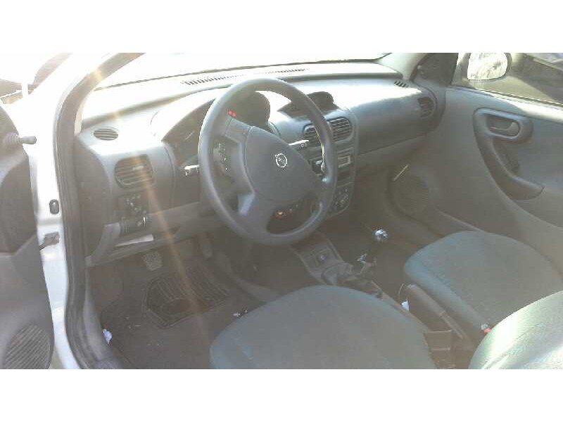 opel corsa c del año 2001