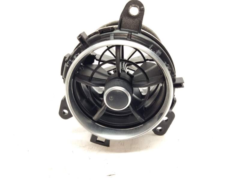 Recambio de aireador derecho para toyota auris (_e18_) 1.3 (nre180_) referencia OEM IAM 5556862280  