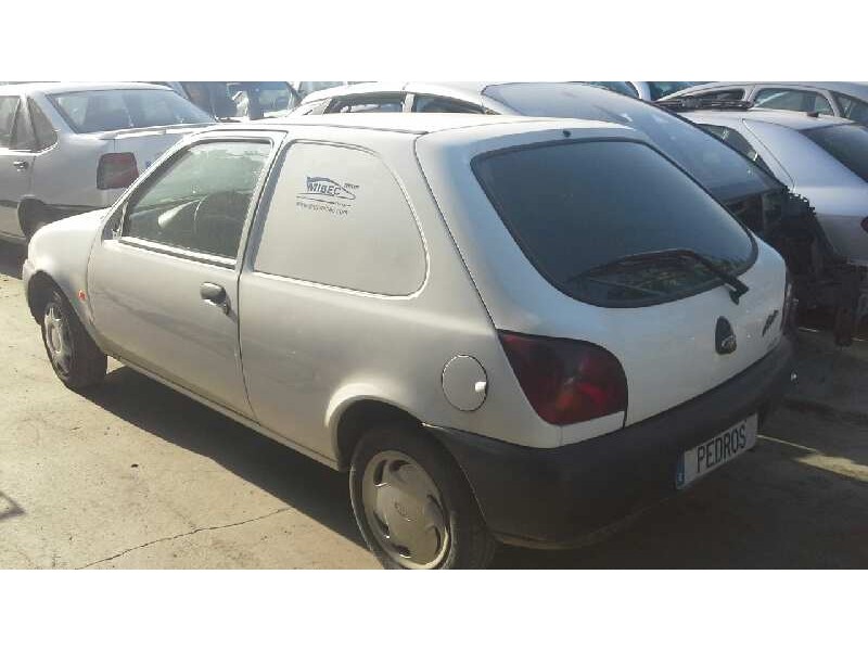 ford fiesta berlina del año 1998