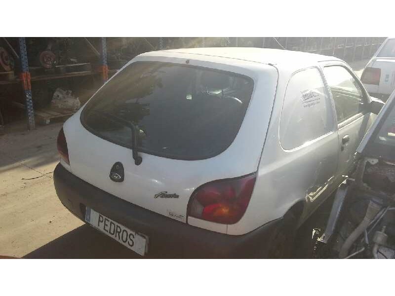 ford fiesta berlina del año 1998