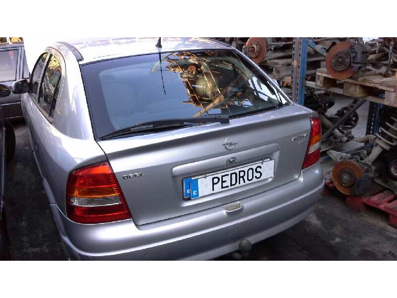 opel astra g berlina del año 2002