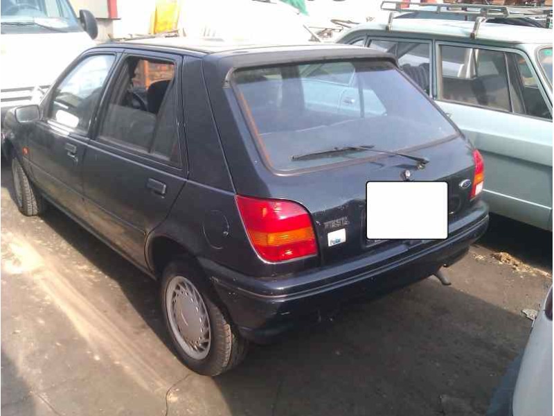 ford fiesta berlina del año 1995