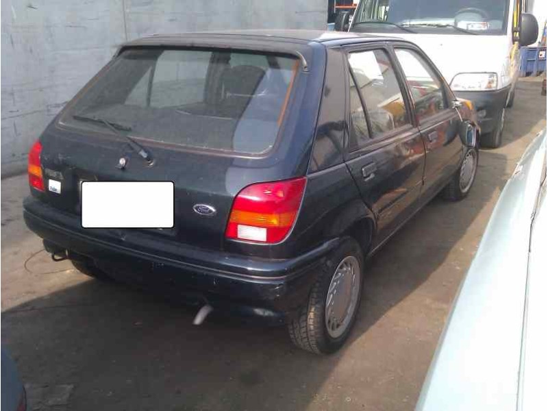 ford fiesta berlina del año 1995