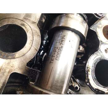 Recambio de culata derecha para land rover discovery v6 td hse referencia OEM IAM 4R8Q6090  