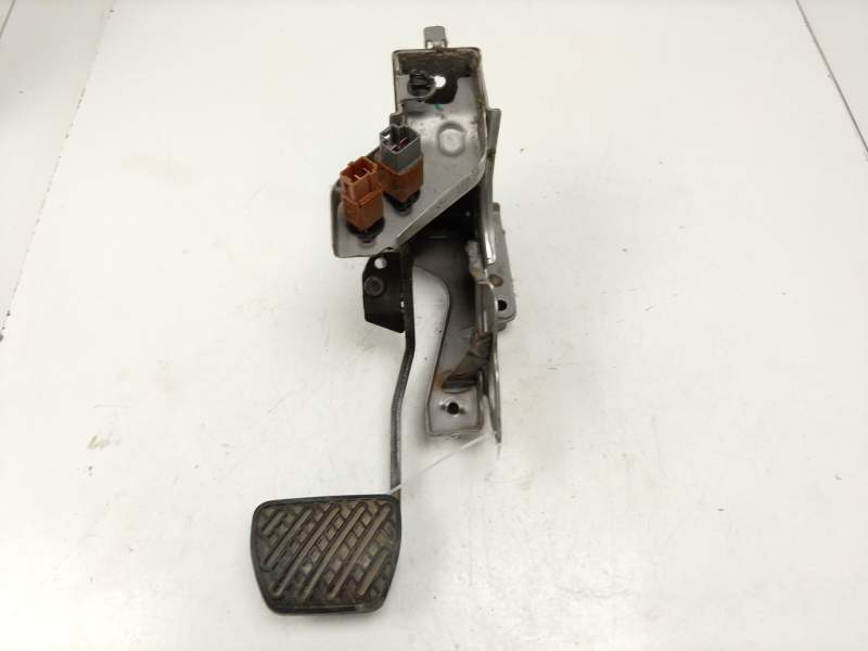 Recambio de pedal freno para nissan pulsar hatchback (c13) 1.2 dig-t referencia OEM IAM 465013RA2B  