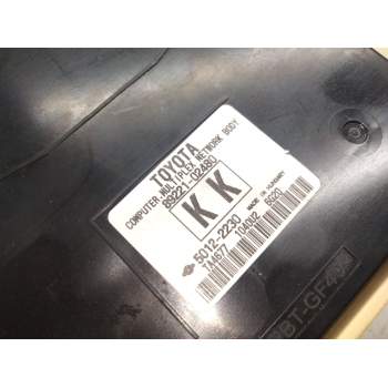 Recambio de caja reles para toyota auris referencia OEM IAM 8273012X81  