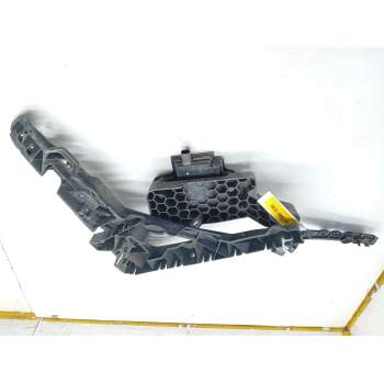 SOPORTE PARAGOLPES TRASERO DERECHO J8A217B930 