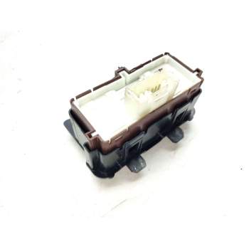 Recambio de pulsador esp para toyota auris referencia OEM IAM 5881302120  