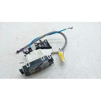 CERRADURA PUERTA DELANTERA DERECHA A2040085899 