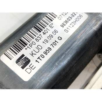 Recambio de motor elevalunas delantero izquierdo para seat leon (1p1) referencia OEM IAM 1P0837401E  