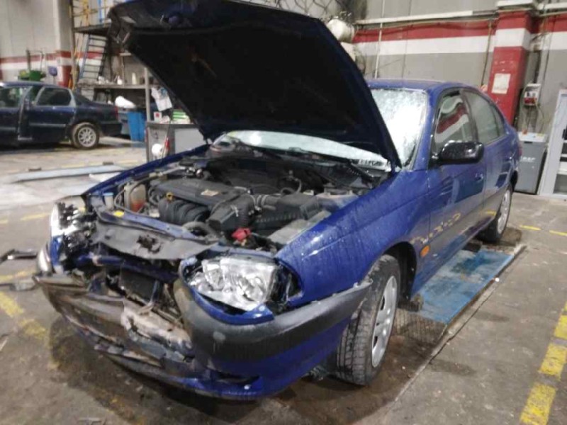 toyota avensis berlina (t 22) del año 2001