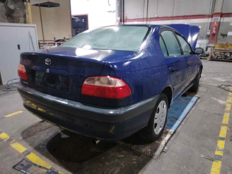toyota avensis berlina (t 22) del año 2001