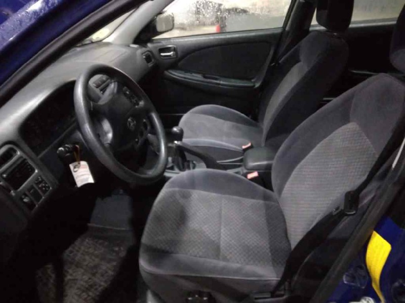 toyota avensis berlina (t 22) del año 2001