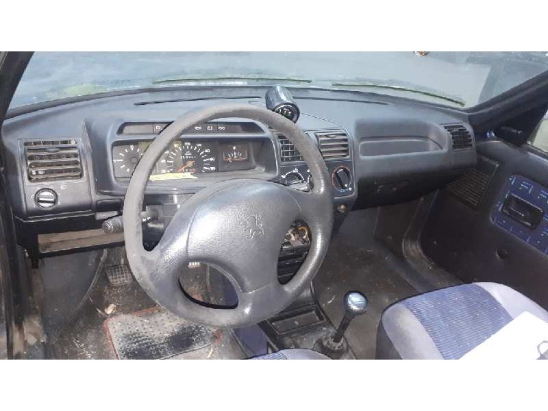 peugeot 205 berlina del año 1998