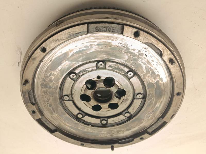 Recambio de volante motor para peugeot 308 1.6 16v hdi referencia OEM IAM 61739G02 9805498880  